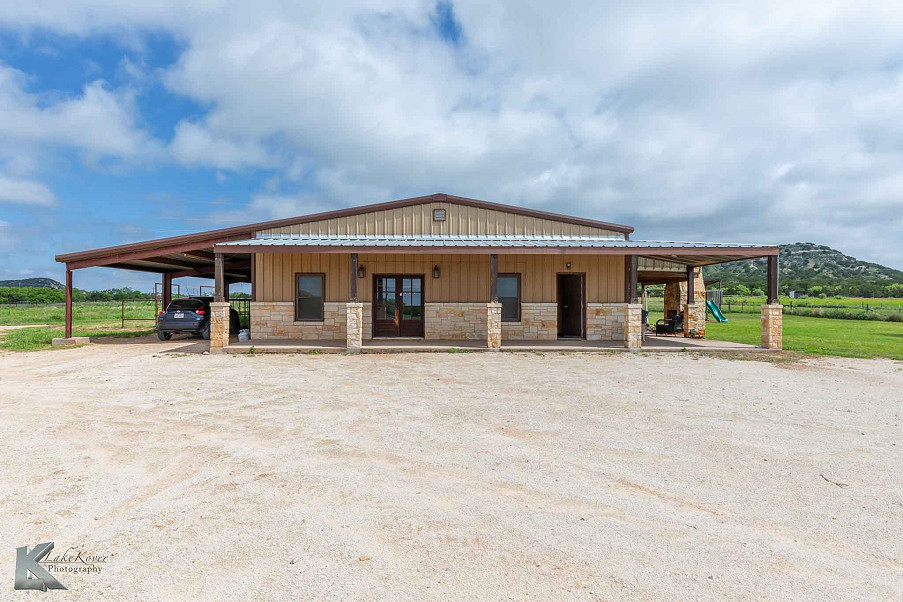 2574 CR 162, Ovalo, TX Photo