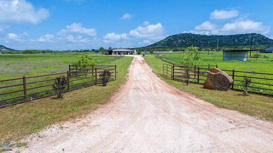 2574 CR 162, Ovalo, TX Photo